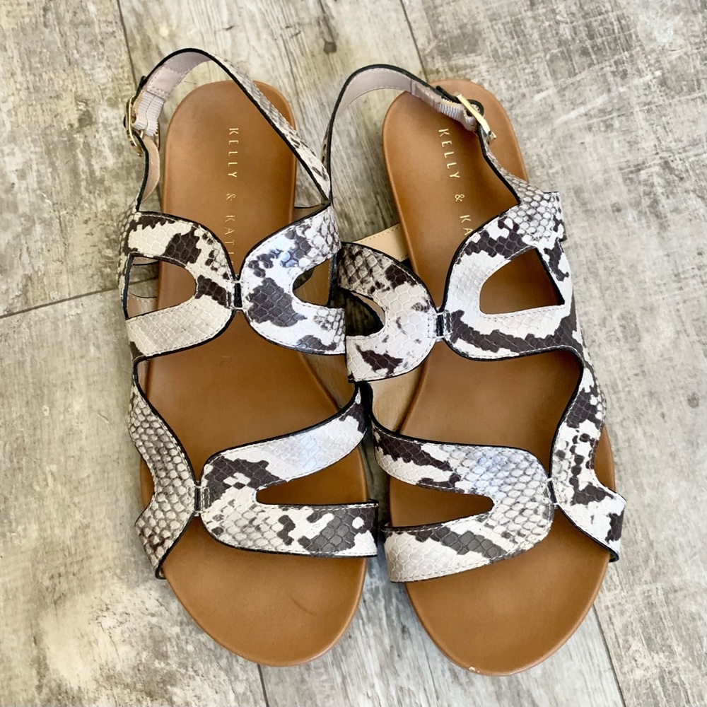 💥4/$15 Snakeprint Sandals